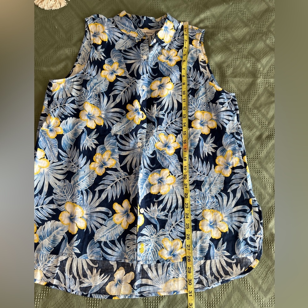 Tommy Bahama women’s blossoms sleeveless linen shirt, island navy. Size large.